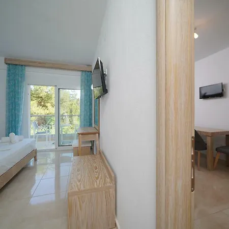 La Santa Otel *