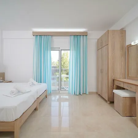 La Santa Hotel *